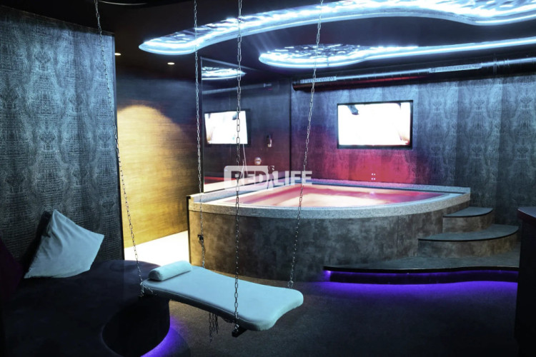 erotický podnik escort práca Maximus