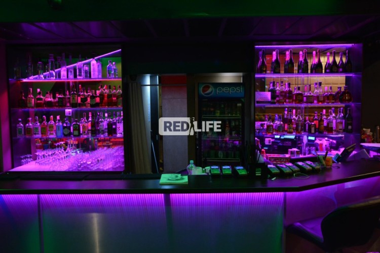 barmanka čašníčka hosteska promotérka tanečnica